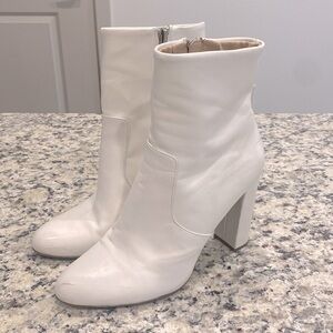 While leather ankle boots Steve Madden size 8